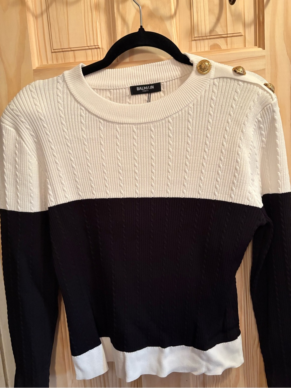 FASHION Two-Tone Black & White Cable-Knit Crew Sweater